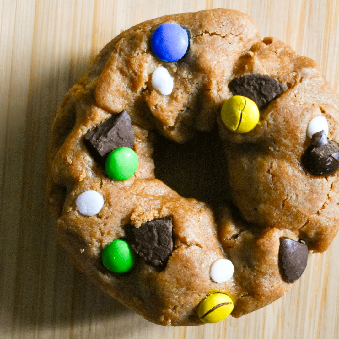 OMonsterO *Fan Favorite* : PNB, Quad chocolate & peanut butter m&ms. 16g of protein 

Topped with peanut butter m&ms, white, milk, semi and dark chocolate 

Gluten Free & 16g of protein cookie-donut hybrid

Free Friday Deliveries across the Omaha metro and 14.95 shipping across the U.S. 