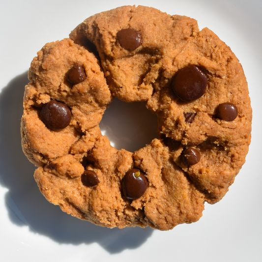 ✨ These fresh-baked, ooey gooey OCookieOs ⭐️🍩 Best Seller Bundle – Gluten-Free & Protein Cookie-Donuts 🍩⭐️
Four of our most-loved treats, packed with flavor AND protein!

Includes:
🍪 OChippyO – Chocolate Chip Cookie-Donut
• Gluten-Free + Vegan 🌱
• 11g Plant-Based Protein 💪
• Almond + Oat Flour blend
• Loaded with Enjoy Life® Dark + Semi-Sweet Chocolate Chips 🍫

🥜 PNB Monster Cookie-Donut
• Naturally Gluten-Free 🌾
• 16g Protein 💪
• Made with Bob’s Red Mill® Oat Flour
• Packed with Peanut Butter, Col